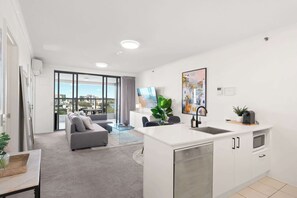 Interior - City Oasis! 2Bed-1Bath-1Car-VIEWS (Brisbane City)