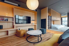Appartement Familial, non-fumeurs, salle de bains privée | Coffres-forts dans les chambres, bureau, rideaux occultants