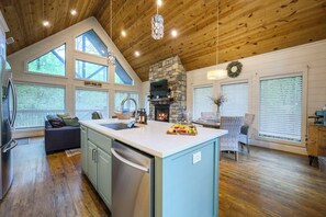 Interior - NEW! Hot Tub, Fireplace, Spa Bath, Boat Parking (Broken Bow)
