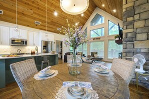Dining - NEW! Hot Tub, Fireplace, Spa Bath, Boat Parking (Broken Bow)