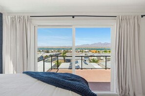 6 bedrooms, iron/ironing board, WiFi, bed sheets - Panoramic Lake and Mountain Views! Pool, Spa, Casita, Sleeps 16, Lakeside Estate (Lake Havasu City)