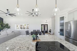 Dining - Panoramic Lake and Mountain Views! Pool, Spa, Casita, Sleeps 16, Lakeside Estate (Lake Havasu City)