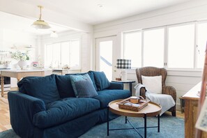 Living area - Maine Bleu- Sur La Mer-2 Bed Overlooking Camden Harbor and Harbor Park (Camden)