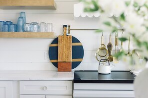 Interior - Maine Bleu- Sur La Mer-2 Bed Overlooking Camden Harbor and Harbor Park (Camden)