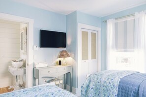 Room - Maine Bleu- Sur La Mer-2 Bed Overlooking Camden Harbor and Harbor Park (Camden)