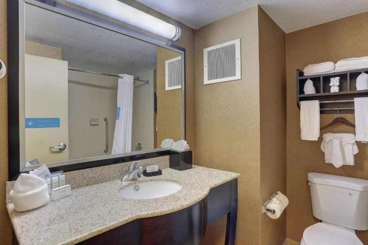 Bathroom | Hair dryer, towels, soap, shampoo