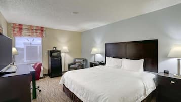 Deluxe Single Room | Desk, laptop workspace, blackout drapes, iron/ironing board