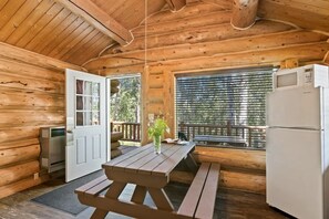 Dining - Kenai Kuik Cabins - Coho Salmon (Cabin #1) (Soldotna)