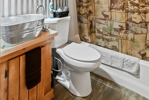 Bathroom - Kenai Kuik Cabins - Coho Salmon (Cabin #1) (Soldotna)