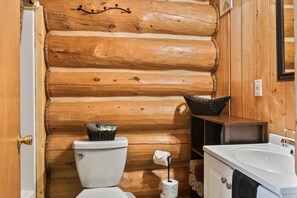Towels - Kenai Kuik Cabins - Sockeye Salmon (Cabin #4) (Soldotna)