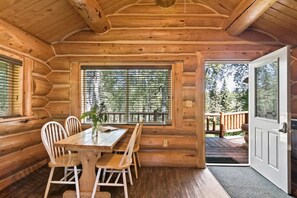 Dining - Kenai Kuik Cabins - Sockeye Salmon (Cabin #4) (Soldotna)