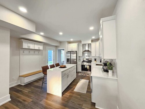 Private Deck | 9 Min to Duke | 8 to Downtown