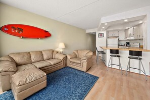 Living area - Oceanfront2Bed-Sleeps4-Pools-Sauna (Ocean City)