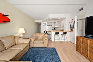 Living area - Oceanfront2Bed-Sleeps4-Pools-Sauna (Ocean City)