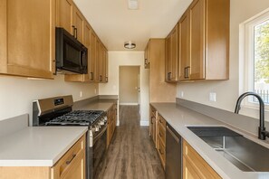 Fridge, microwave, oven, stovetop - Playhouse Retreat - Private Yard & Theater Lounge (Lawndale)