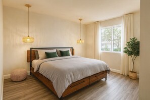 3 bedrooms, iron/ironing board, free WiFi, bed sheets - Playhouse Retreat - Private Yard & Theater Lounge (Lawndale)
