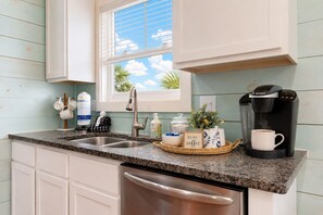 Fridge, microwave, oven, stovetop - SP3 Shared Pool, Pet Friendly, Parking for 3 (Port Aransas)