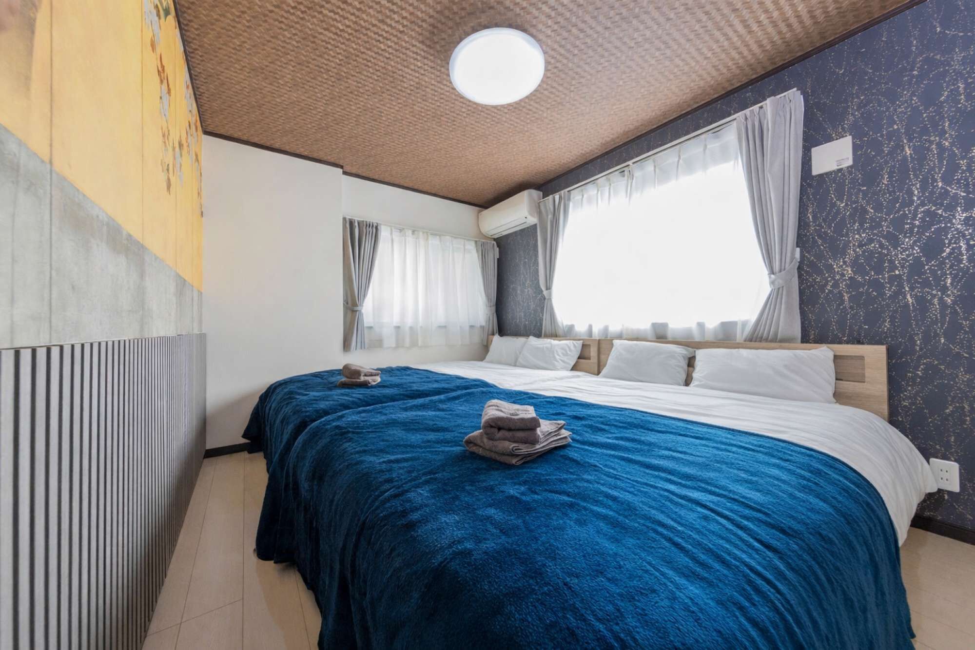 4 bedrooms, iron/ironing board, WiFi, bed sheets