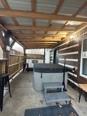 Outdoor spa tub