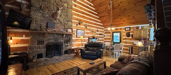Rustic Cabin / 4-bed/ Fireplace/ Hot Tub/ Bar Area