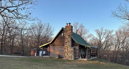 Rustic Cabin / 4-bed/ Fireplace/ Hot Tub/ Bar Area