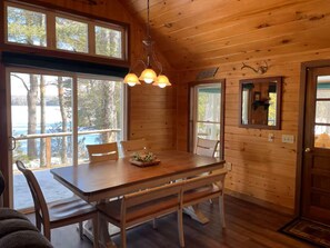 Dining - Amazing 4-bedroom cabin in Brownville perfect for your getaway (Brownville)