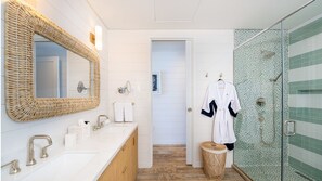 Shower, hair dryer, towels - Beachfront Villa with Plunge Pool - Sea Breeze Beach Villa (Fitts Village)
