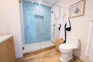 Shower, hair dryer, towels - Beachfront Villa with Plunge Pool - Sea Breeze House (4 bed) (Fitts Village)