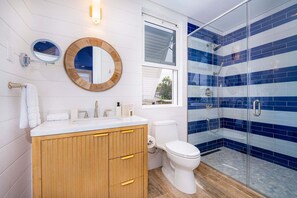 Shower, hair dryer, towels - Beachfront Villa with Plunge Pool - Sea Breeze House (4 bed) (Fitts Village)