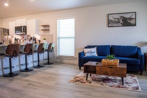 Interior - New 3-bedroom, 2 bath, 2 car garage, home in exceptional south Lubbock location. (Lubbock)