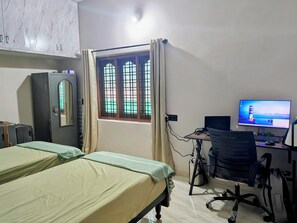 Room - Furnished 2 BHK for EXPATS/HEALTHCARE Pros Secunderabad-near hospitals with AC (Secunderabad)