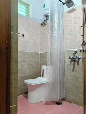Bathroom - Furnished 2 BHK for EXPATS/HEALTHCARE Pros Secunderabad-near hospitals with AC (Secunderabad)