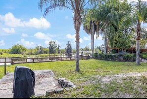 Property grounds -  Cozy 2016 lakefront / Dock, Fishing /Fire Pit/Kayaks/Boat&boat trailer Parking (Hernando)