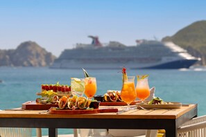 Outdoor dining - Luxury 2BR Resort Suite: Front-Row NYE Fireworks on Medano Beach (Cabo San Lucas)