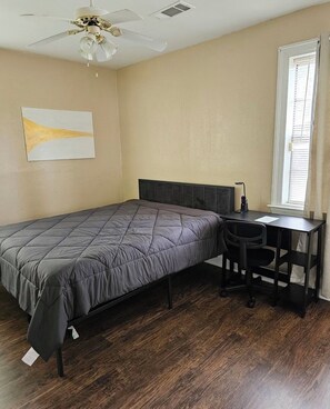 2 bedrooms, iron/ironing board, WiFi, bed sheets - Furnished Comfortable Home 1BR Near LSU, Downtown BR, Southern & Plants (Baker)