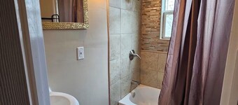 Furnished Comfortable Home 1BR Near LSU, Downtown BR, Southern & Plants