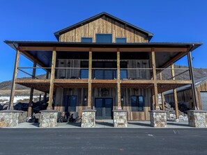 Exterior - Spacious 10 bed cabin in delightful Irwin! (Irwin)