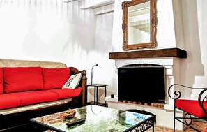 TV - Authentique villa piscine (Taulis)