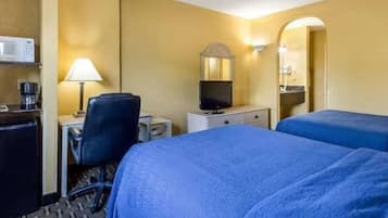 Family Room | Iron/ironing board, free WiFi