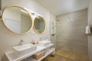 Shower - Villa Maki (Istria - Svetvinčenat) (Svetvinčenat)