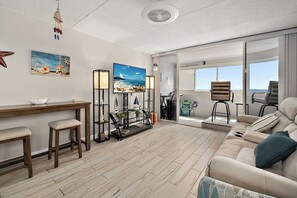 TV - 2BR Atlantis Oceanfront Condo, Outdoor Pool (Ocean City)
