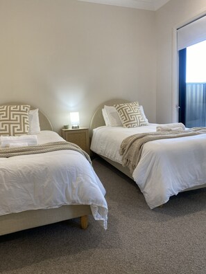 4 bedrooms, iron/ironing board, WiFi, bed sheets - SAND -  Walk to Marina I Bay Views I 2 Master Suites (Nelson Bay)
