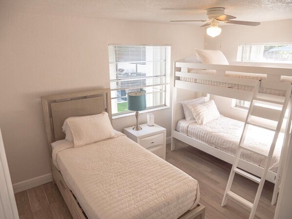 4 chambres, fer et planche à repasser, Wi-Fi gratuit, draps fournis