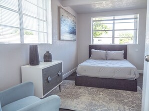 4 bedrooms, iron/ironing board, free WiFi, bed sheets - Downtown Delray - Beach Beauty (Delray Beach)