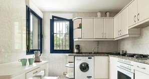 Fridge, microwave, oven, coffee/tea maker - Villa Vacacional el Sumidoriu (Barro (Llanes))