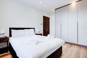2 bedrooms, iron/ironing board, WiFi - St Johns Wood Luxurious Apartment (Greater London)