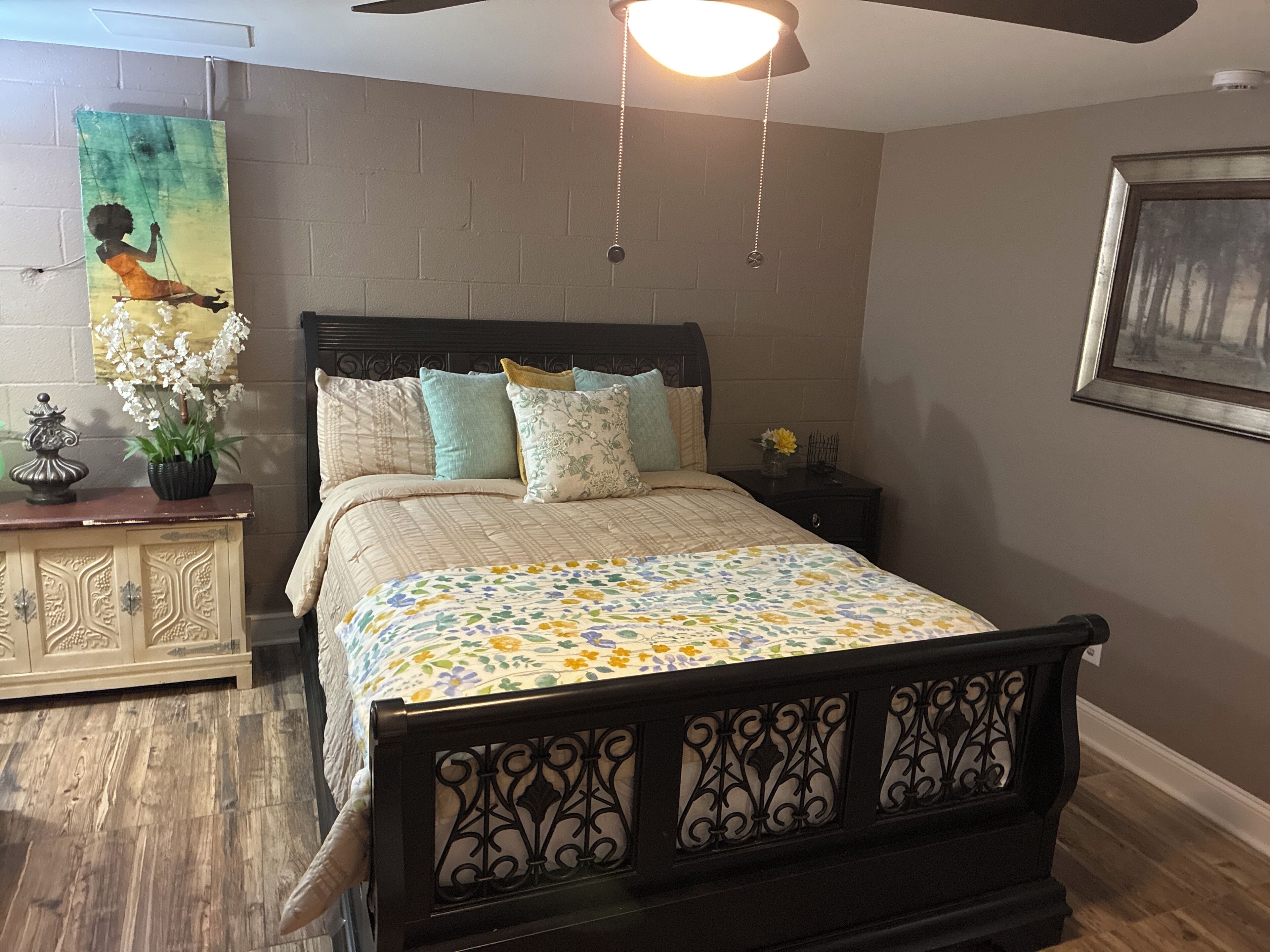 2 bedrooms, in-room safe, desk, iron/ironing board
