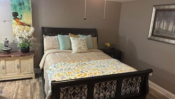 2 bedrooms, in-room safe, desk, iron/ironing board