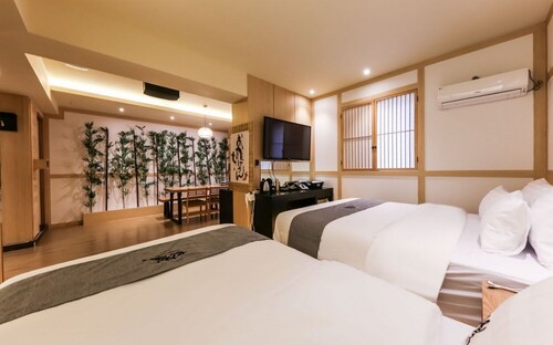 Jungni Manwol Hotel