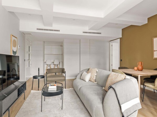 Living area - Príncipe de Vergara - 2 Bedrooms with terrace (Ciudad Madrid)
